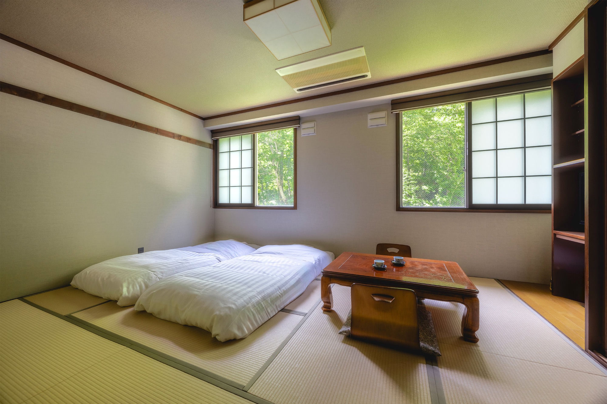 山側10畳和室